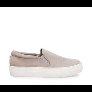 Steve Madden Slide On Runner